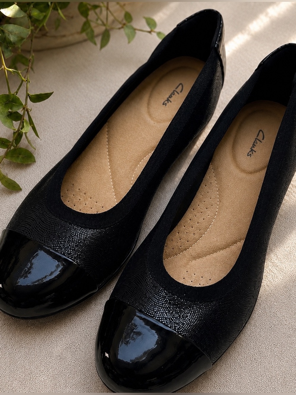 Clarks Cap Toe Ballet Flats Black Patent Comfort Shoes Size 8